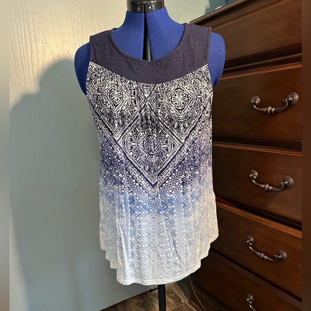 Max Jeans sleeveless Blue ombré top, wide navy trim at neckline, L
